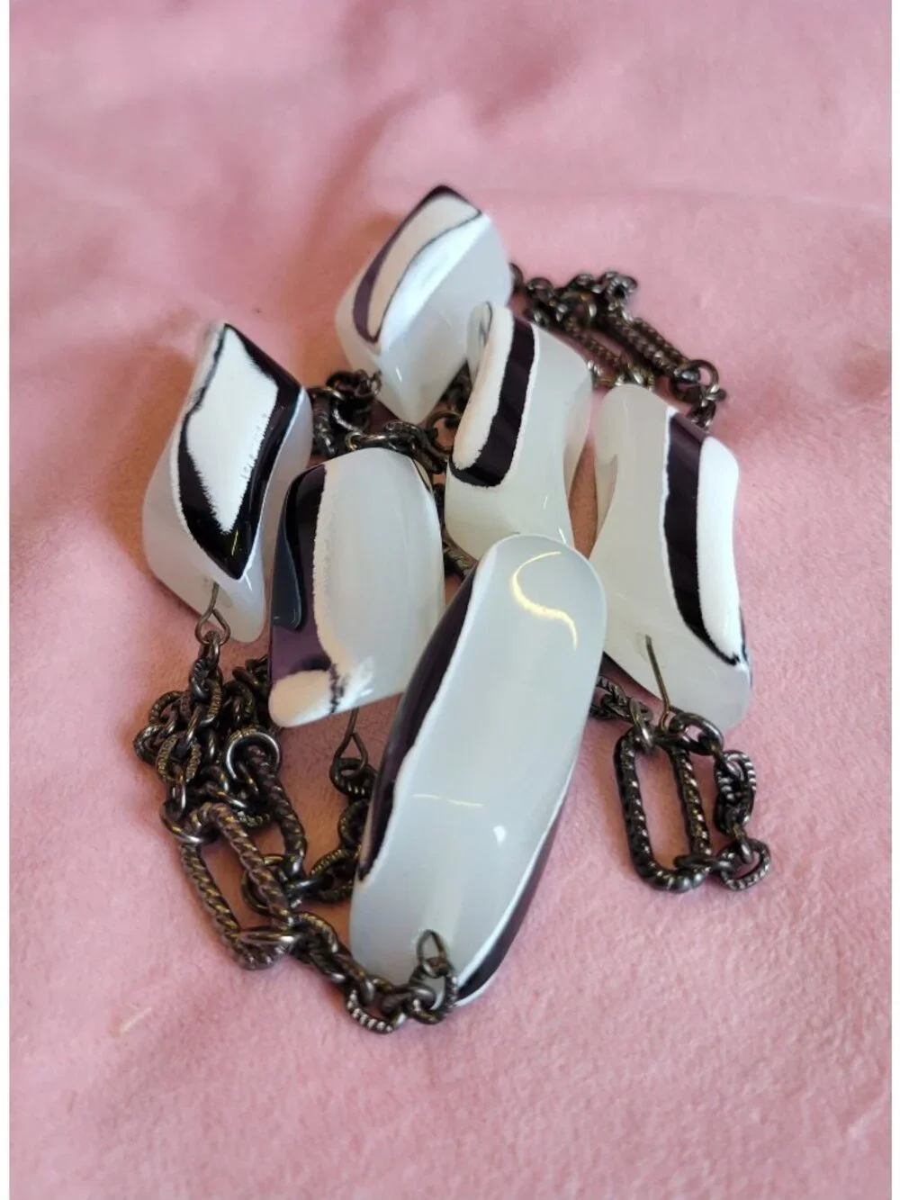 Vintage Look Black White Long Chain Cool Funky Costume Jewelry Necklace N1F